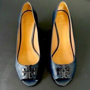 Tory Burch size 8 in great condition open toe shoes